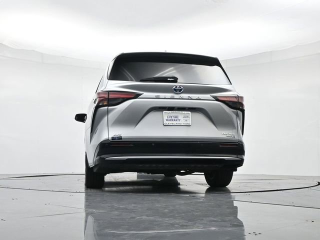 Used 2024 Toyota Sienna Platinum image 40