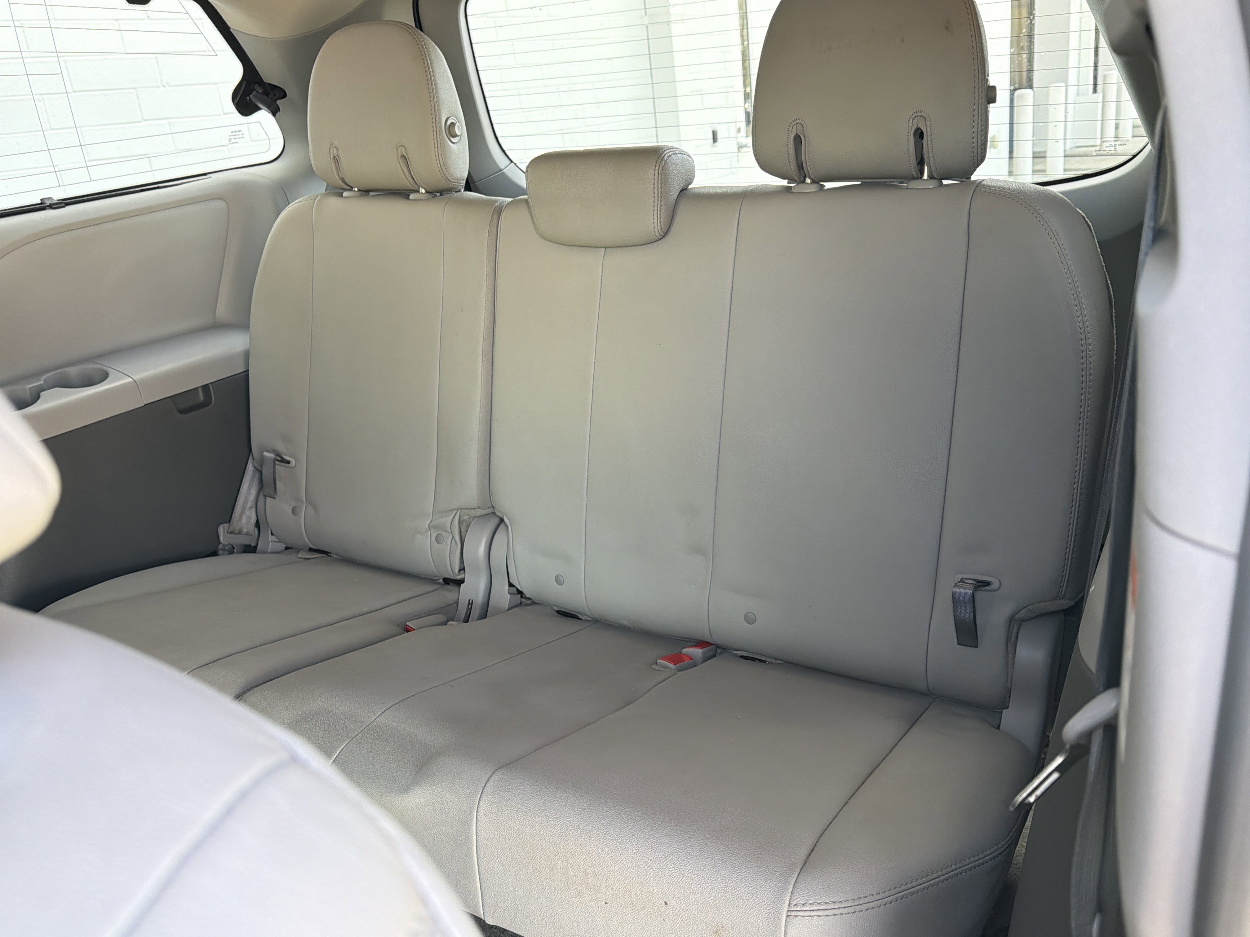 Used 2017 Toyota Sienna XLE image 27