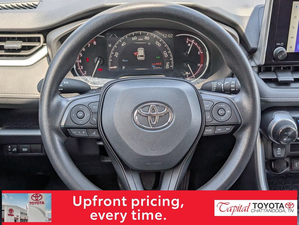 Used 2025 Toyota RAV4 XLE AWD/4WD image 12
