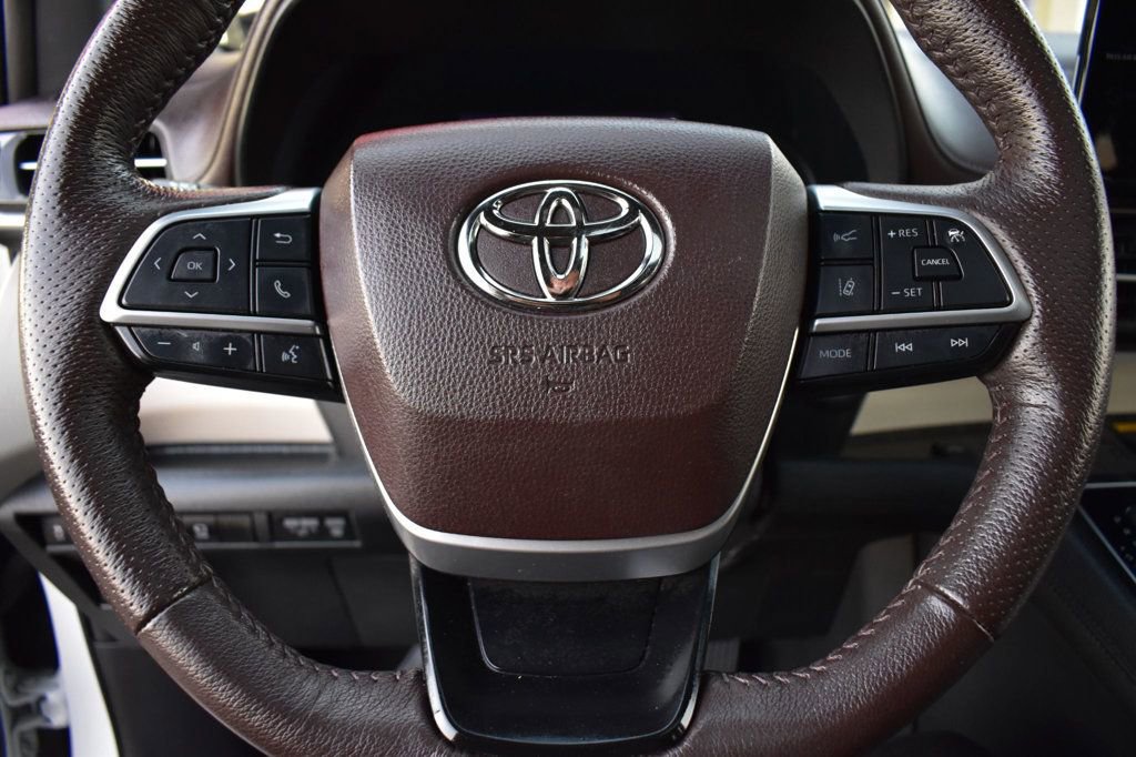 Used 2022 Toyota Sienna Platinum image 27