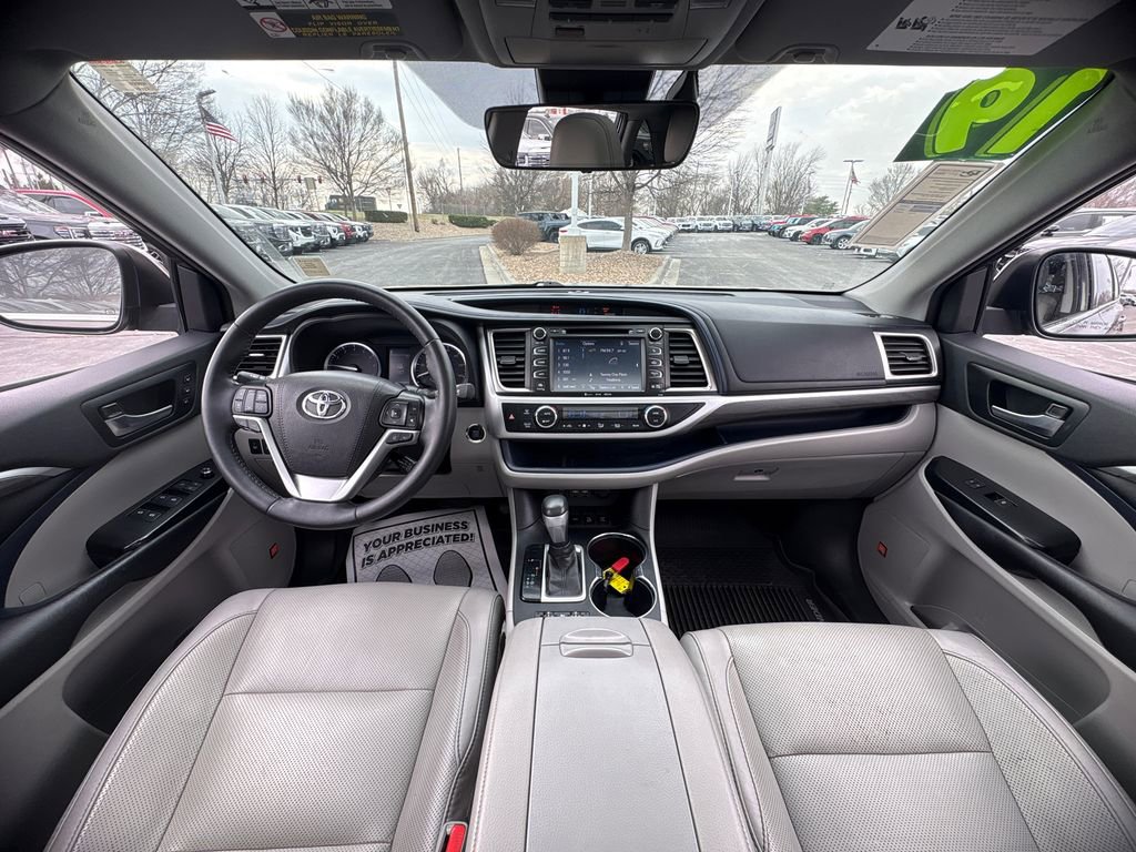 Used 2019 Toyota Highlander Limited Platinum image 16
