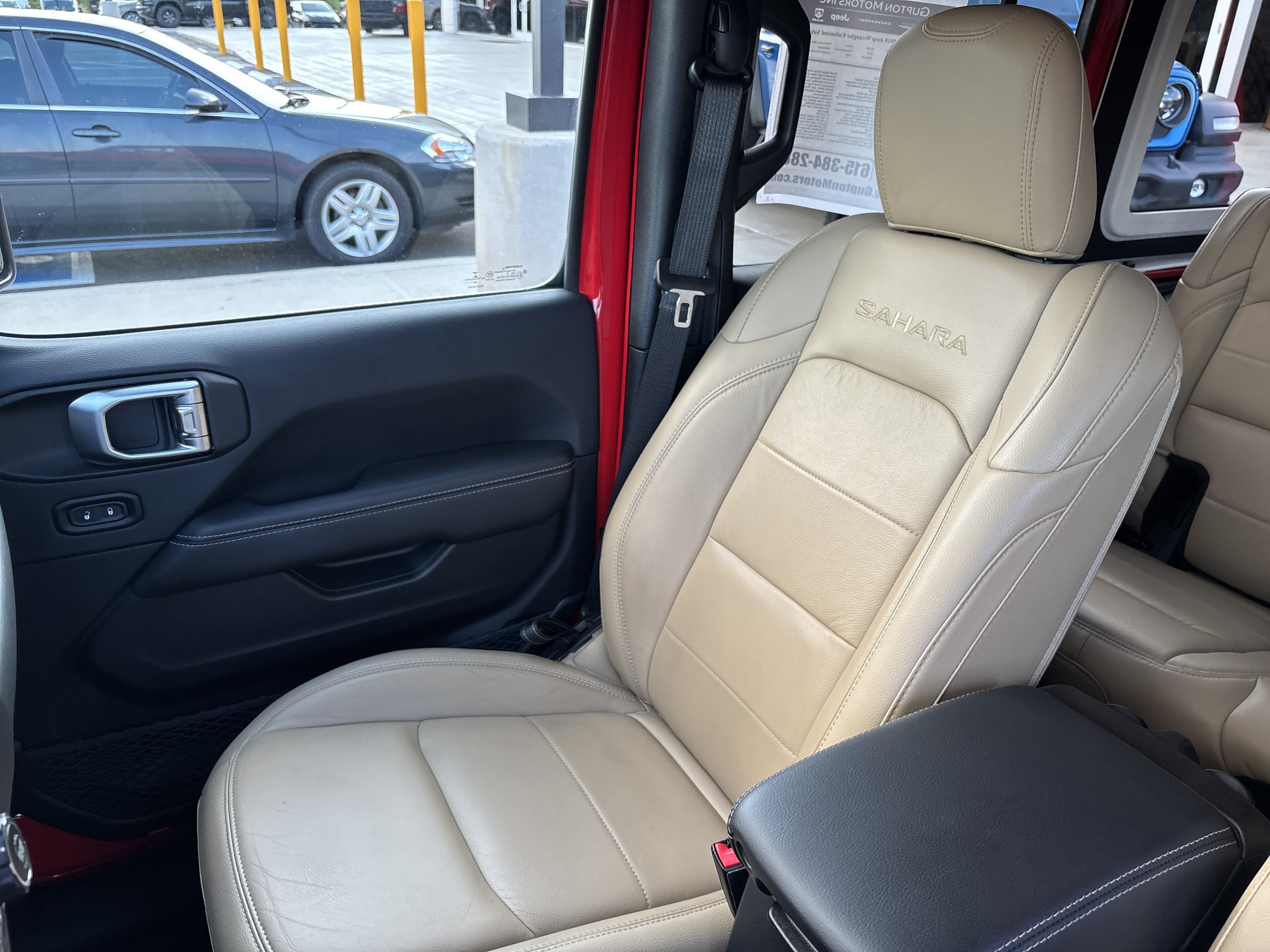 Used 2018 Jeep Wrangler Unlimited Sahara AWD/4WD image 25