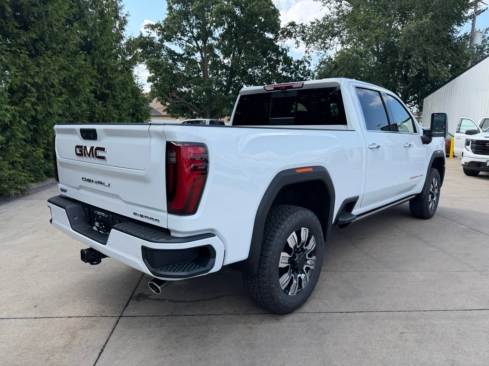 New 2026 GMC Sierra 3500 Denali w/ Denali Reserve Package AWD/4WD image 31