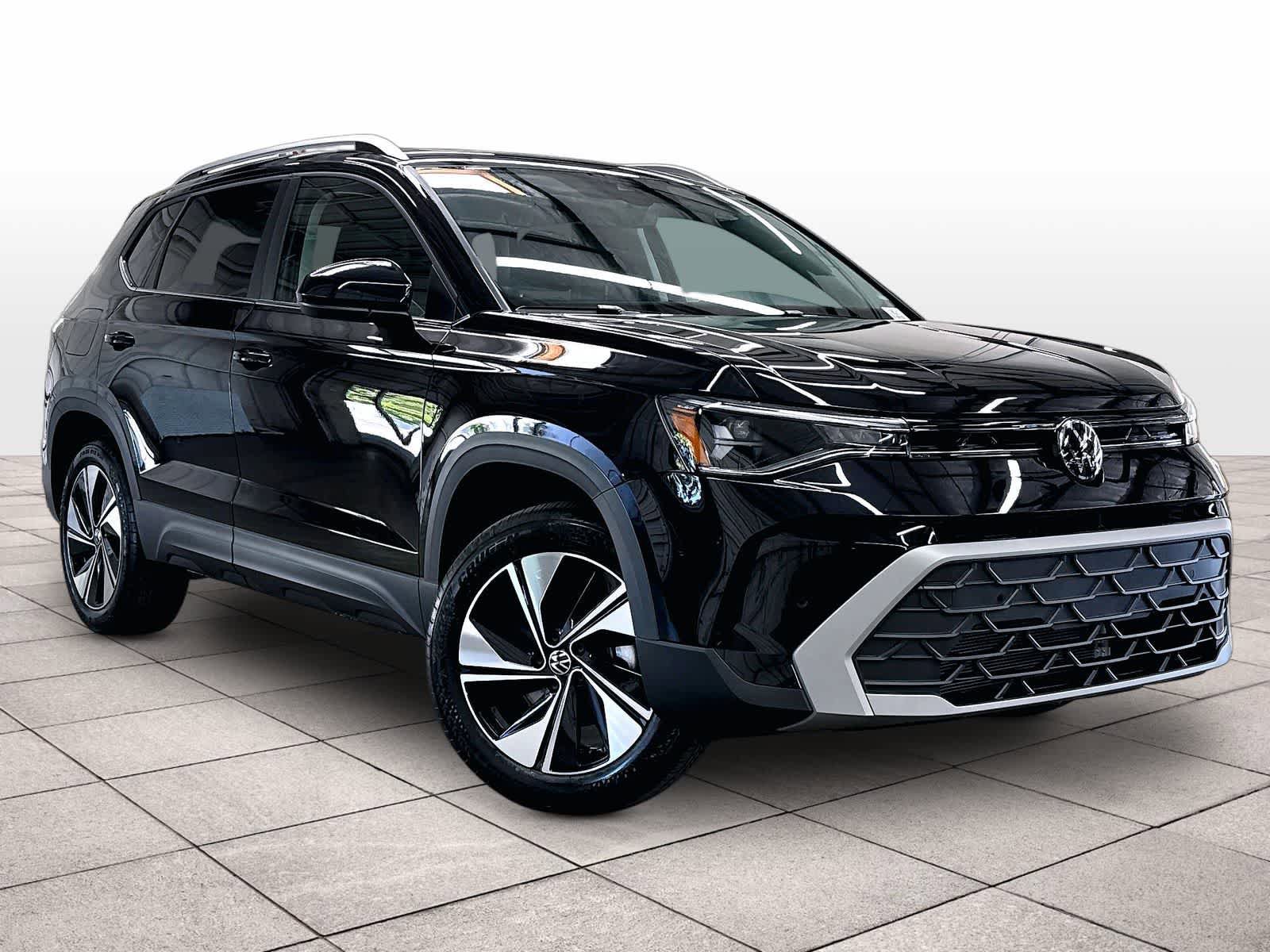 New 2026 Volkswagen Taos SE AWD/4WD image 2