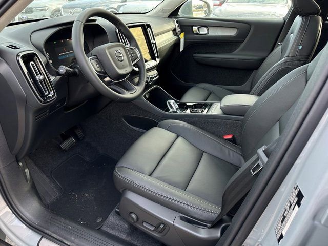 New 2025 Volvo XC40 B5 Plus w/ Climate Package image 18