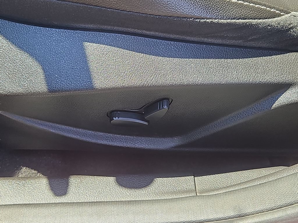 Used 2014 Ford Focus SE w/ Equipment Group 201A FWD image 18