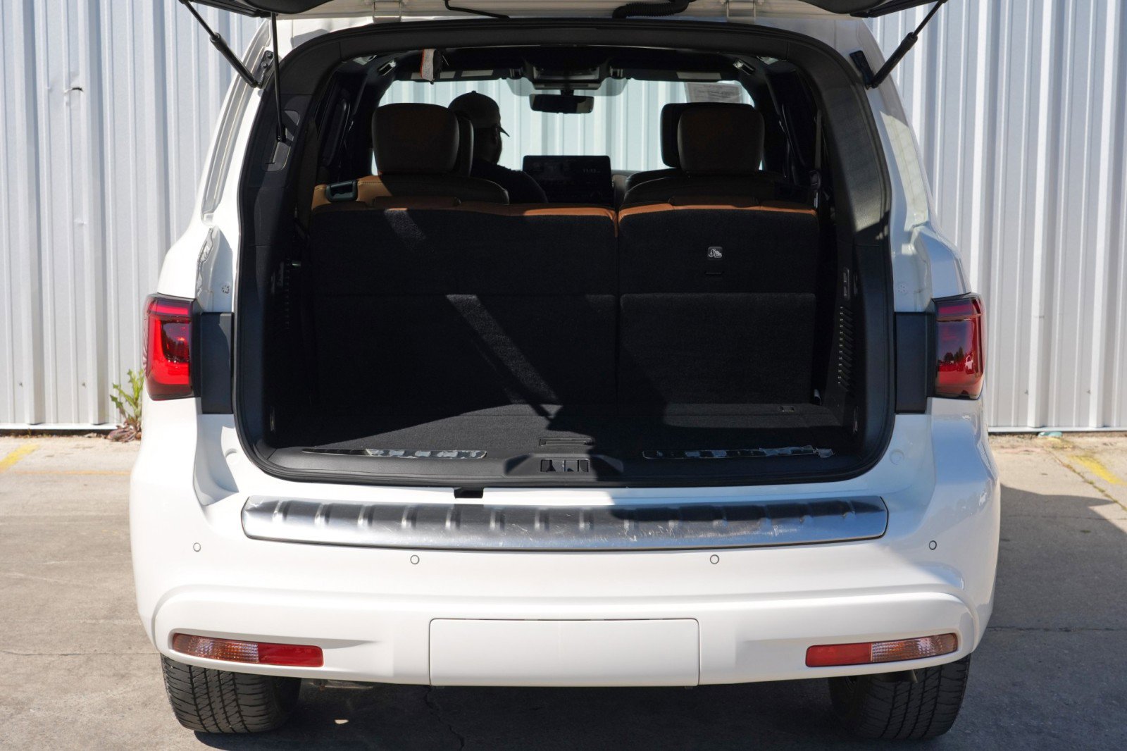 Used 2023 INFINITI QX80 Sensory w/ Cargo Package image 10