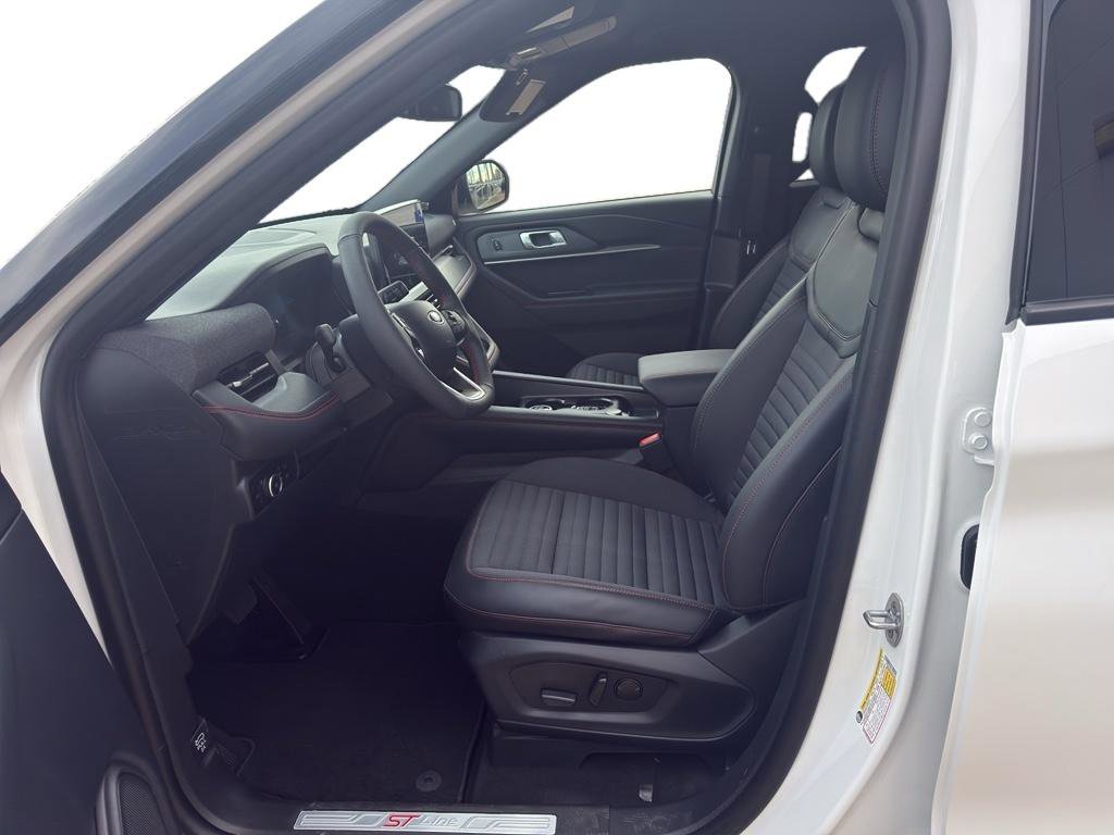 New 2026 Ford Explorer ST-Line w/ ST-Line Street Pack image 13