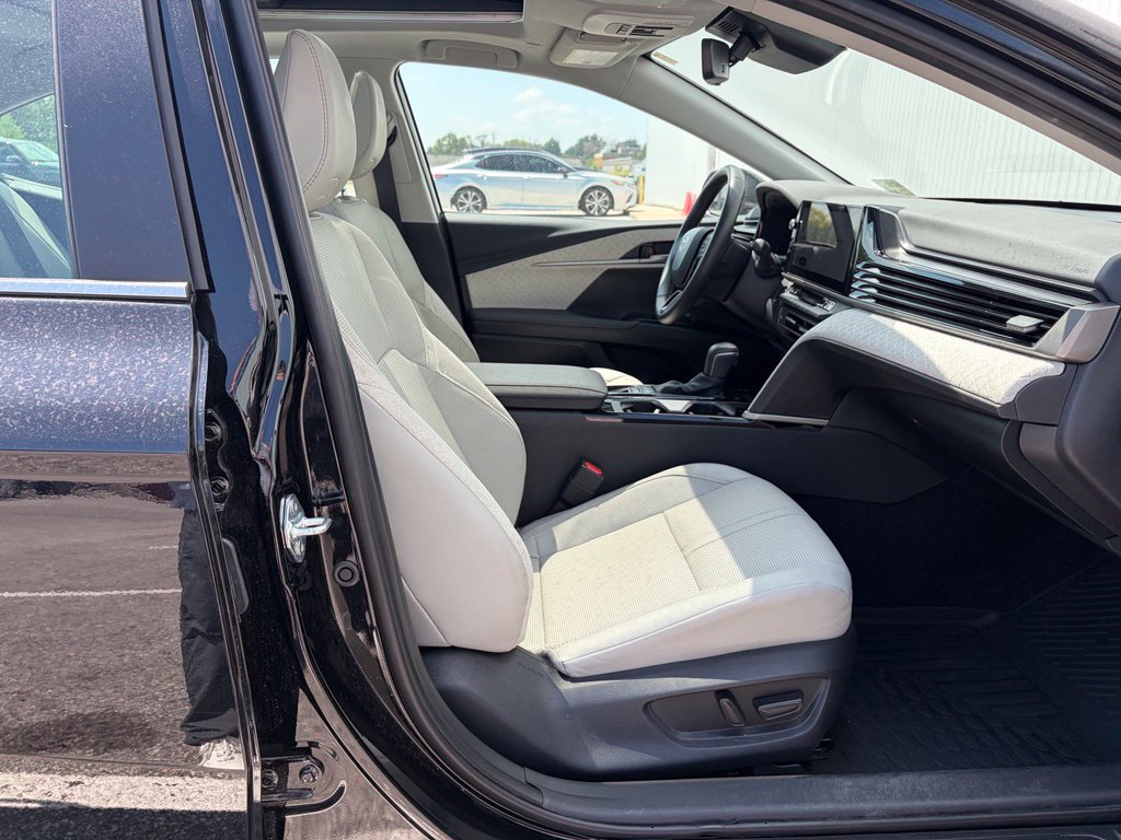 Used 2025 Toyota Camry XLE AWD/4WD image 27