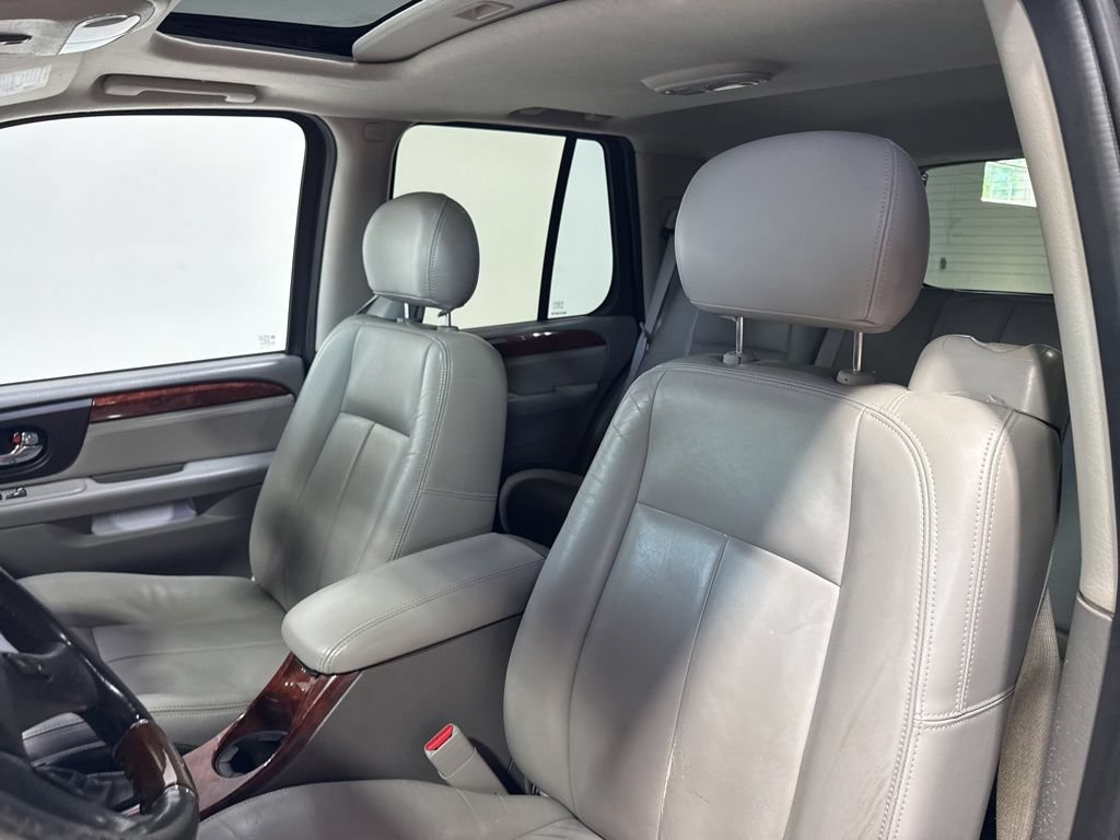 Used 2008 GMC Envoy Denali w/ Sun And 6-Disc Cd Package RWD image 23