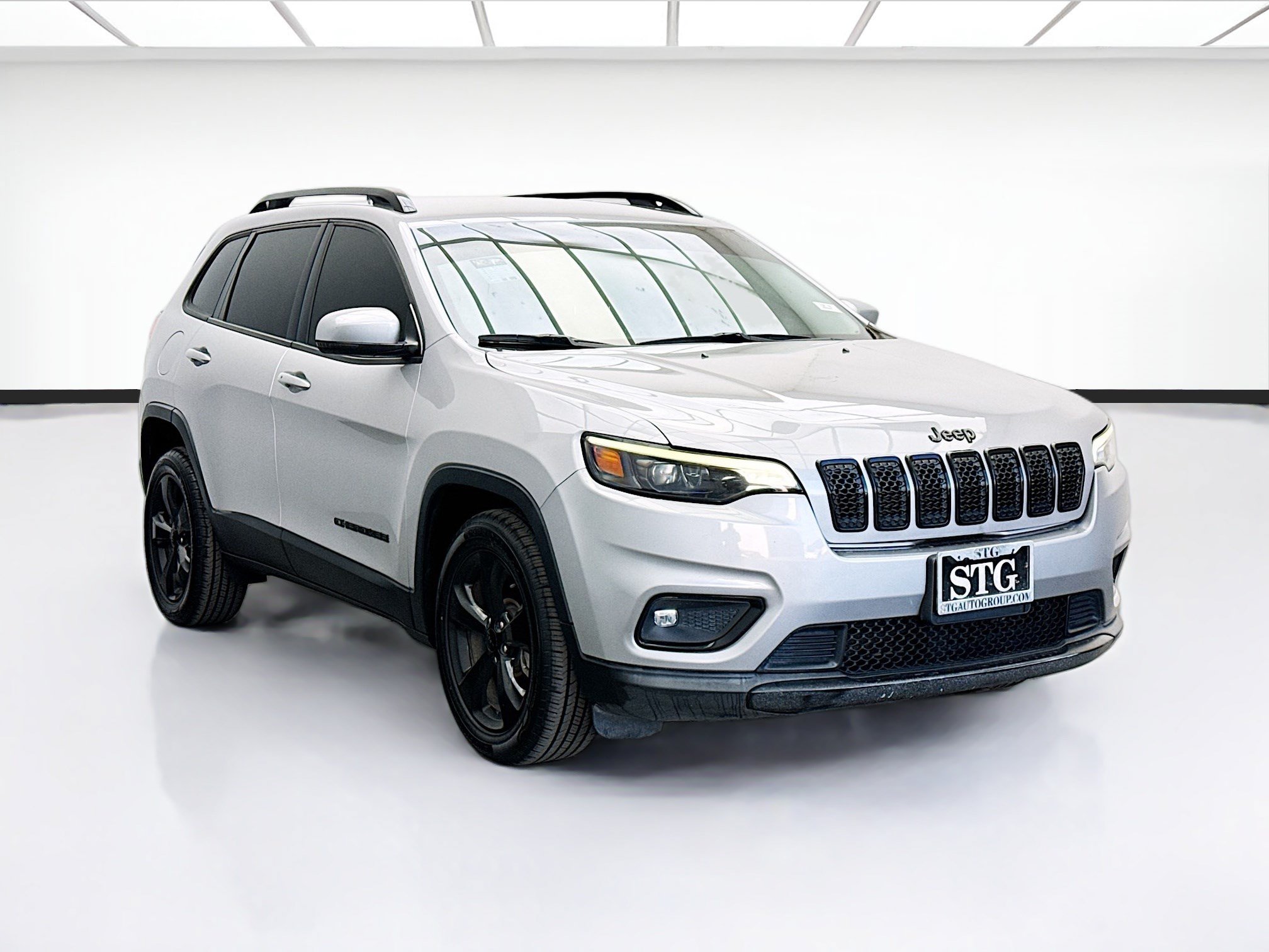 Used 2019 Jeep Cherokee Latitude Plus FWD image 3