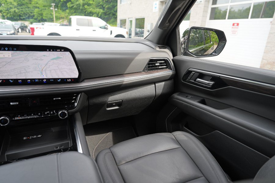 Used 2025 Chevrolet Suburban LT AWD/4WD image 14