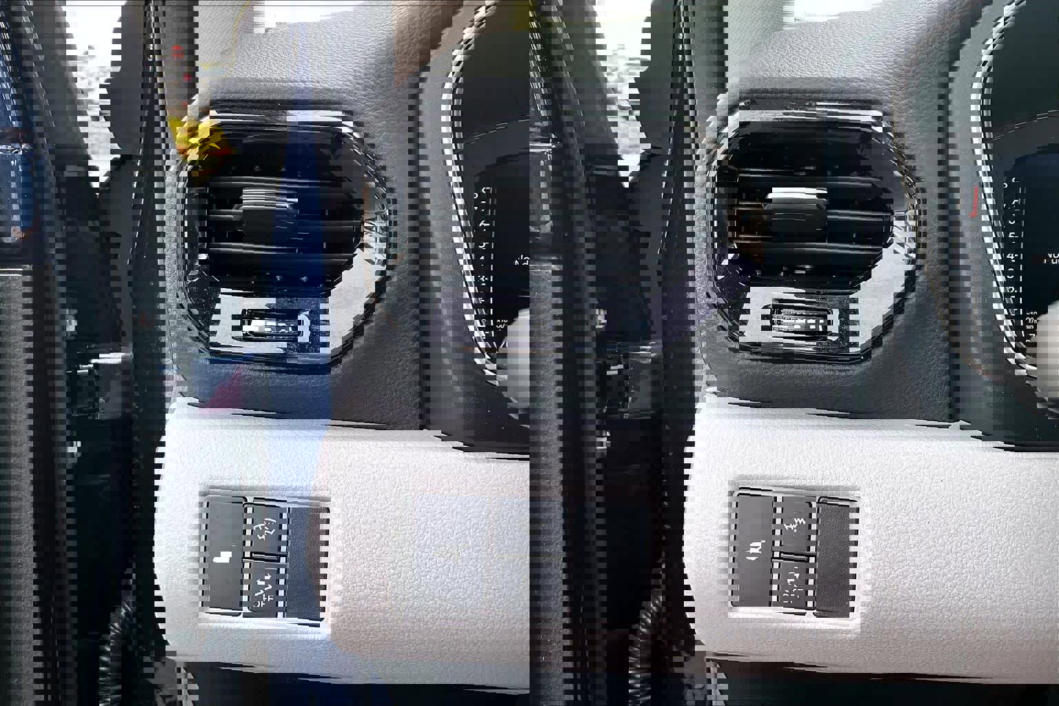 Used 2023 Honda Pilot Elite image 34