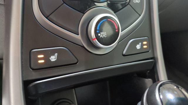 Used 2014 Hyundai Elantra Sport FWD image 30
