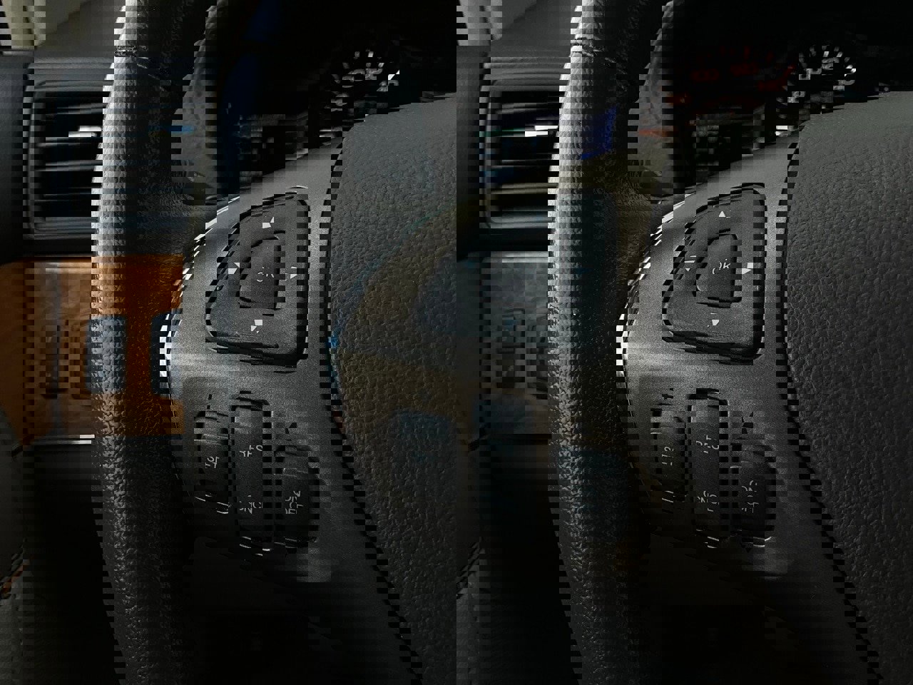 Used 2014 Lincoln MKX FWD w/ Equipment Group 102A image 37