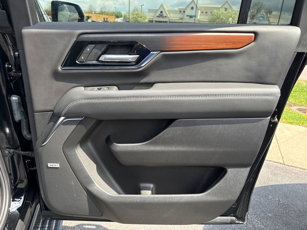 Certified 2025 GMC Yukon XL Denali w/ Denali Reserve Package image 36