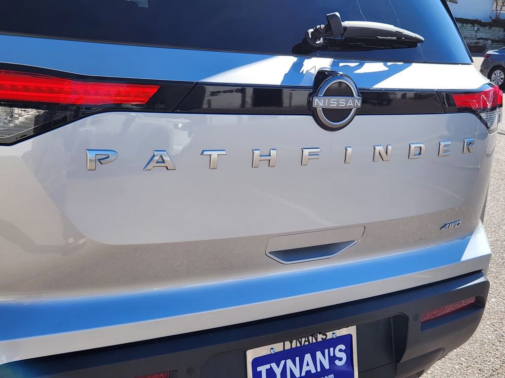 Used 2025 Nissan Pathfinder SV image 15