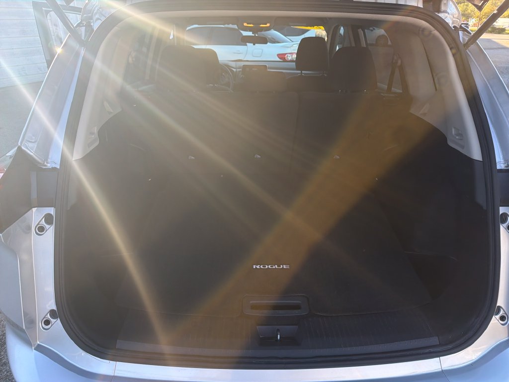 Used 2024 Nissan Rogue S AWD/4WD image 9