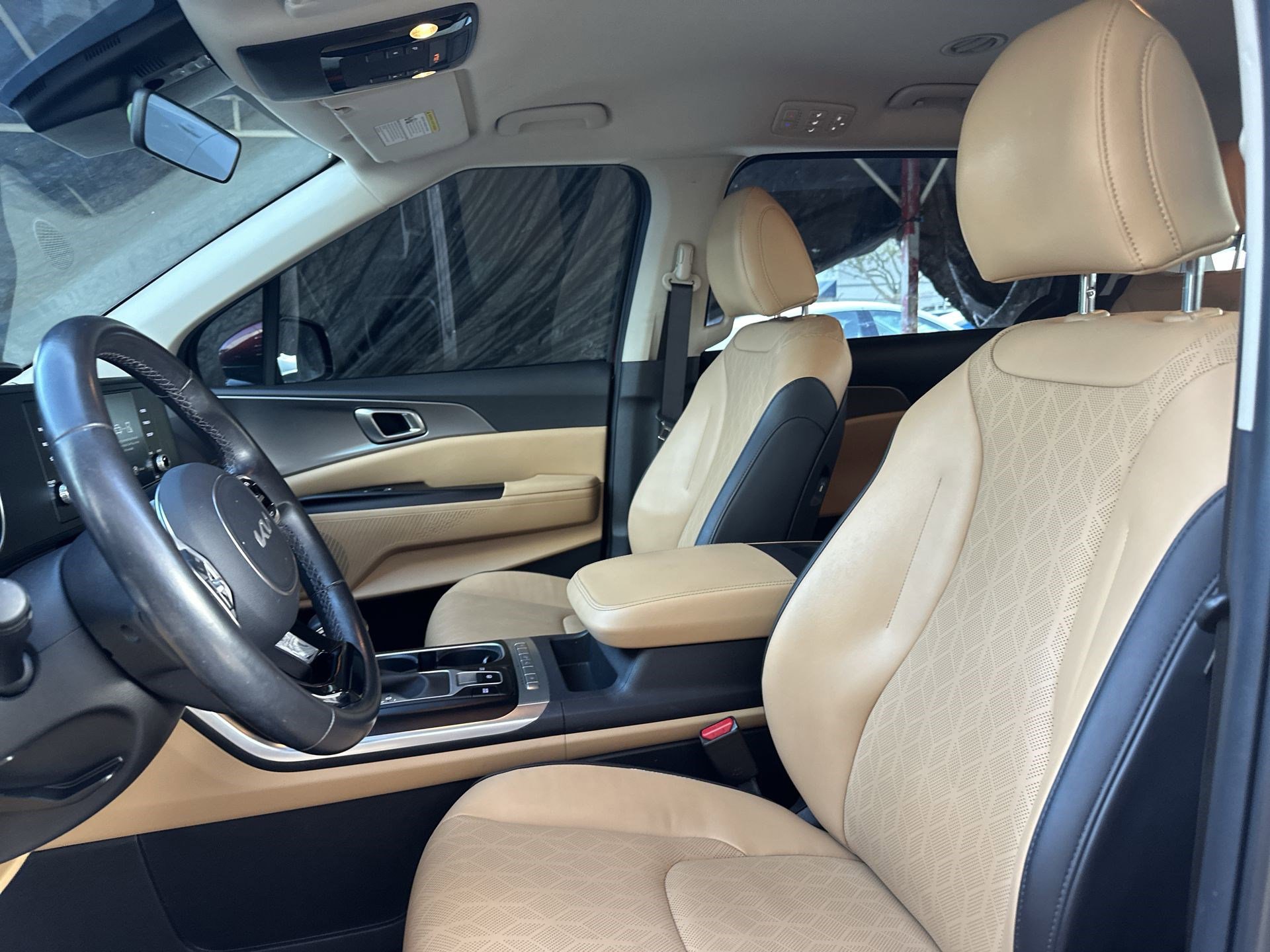 Certified 2023 Kia Carnival LX image 13