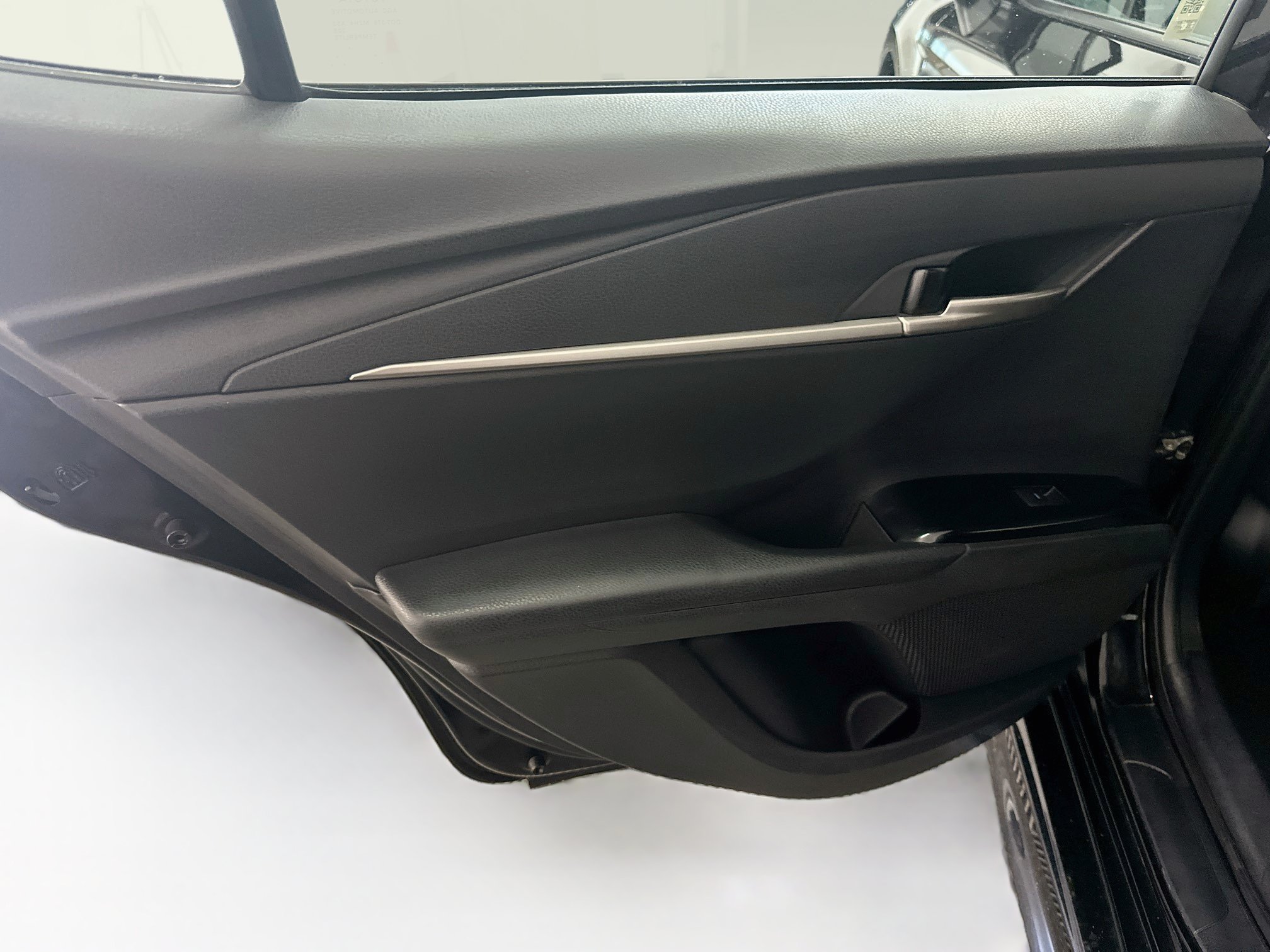 Used 2025 Toyota Camry SE FWD image 27