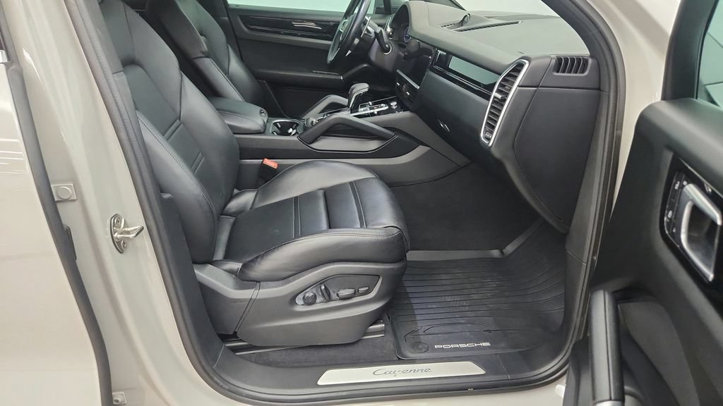 Used 2022 Porsche Cayenne Platinum Edition AWD/4WD image 20
