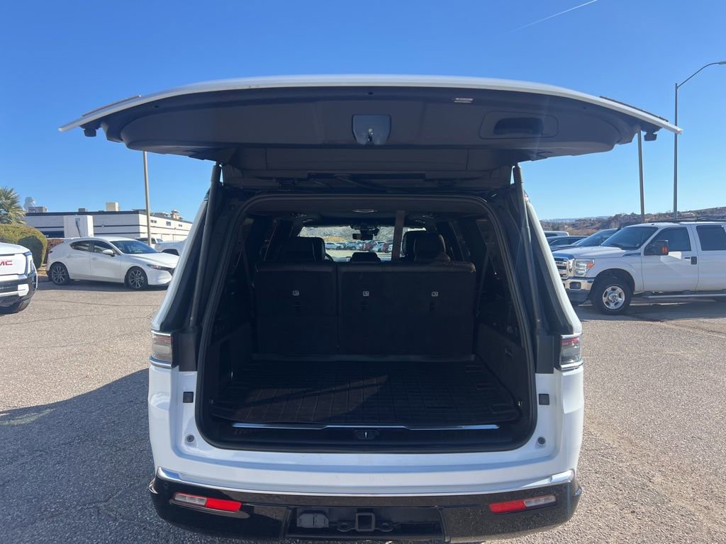 Used 2023 Jeep Grand Wagoneer L Series III image 9