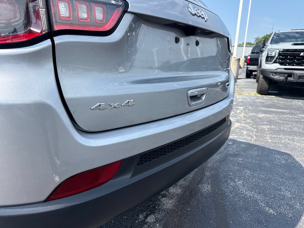 Used 2024 Jeep Compass Latitude AWD/4WD image 11