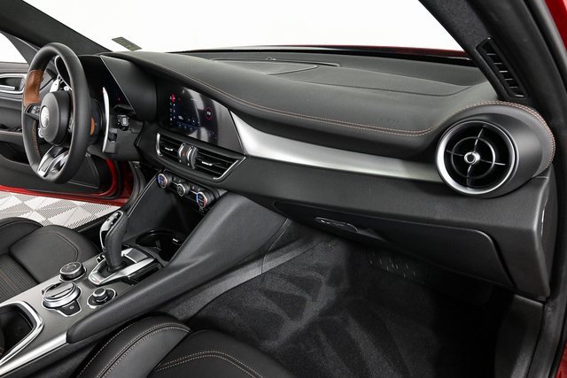 New 2025 Alfa Romeo Giulia w/ Driving Assist Package image 26