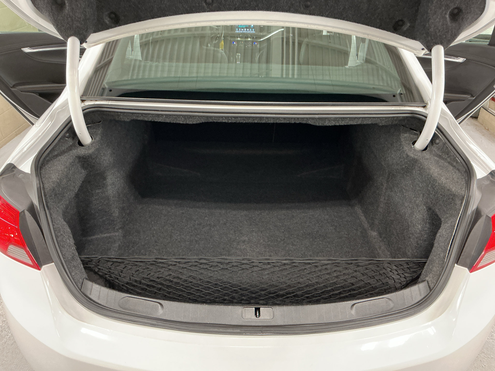 Used 2016 Chevrolet Impala LT FWD image 18