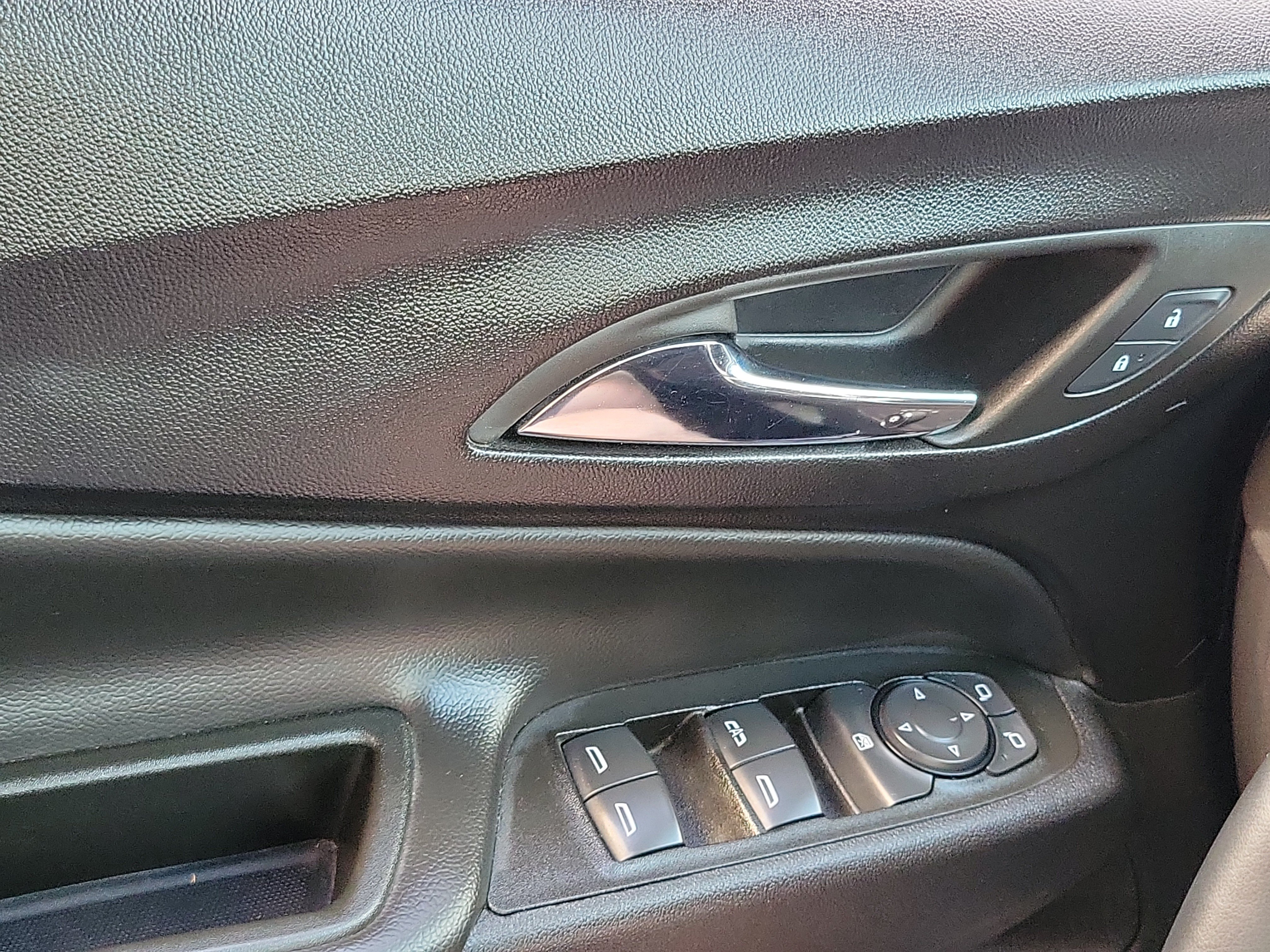 Used 2024 Chevrolet Equinox LT FWD image 10