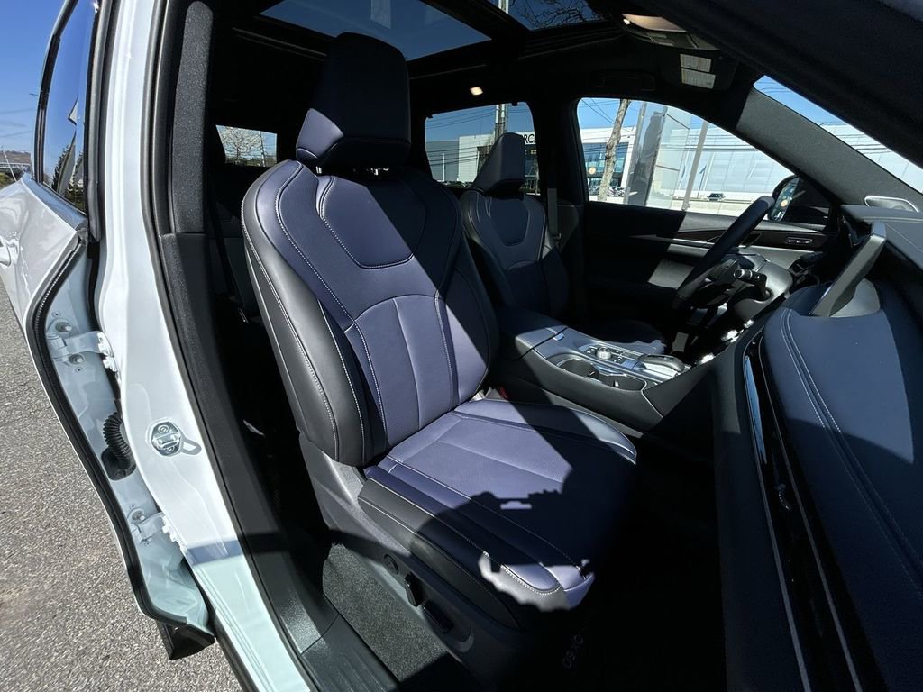 Certified 2026 INFINITI QX60 Sport w/ Dark Cargo Package image 25