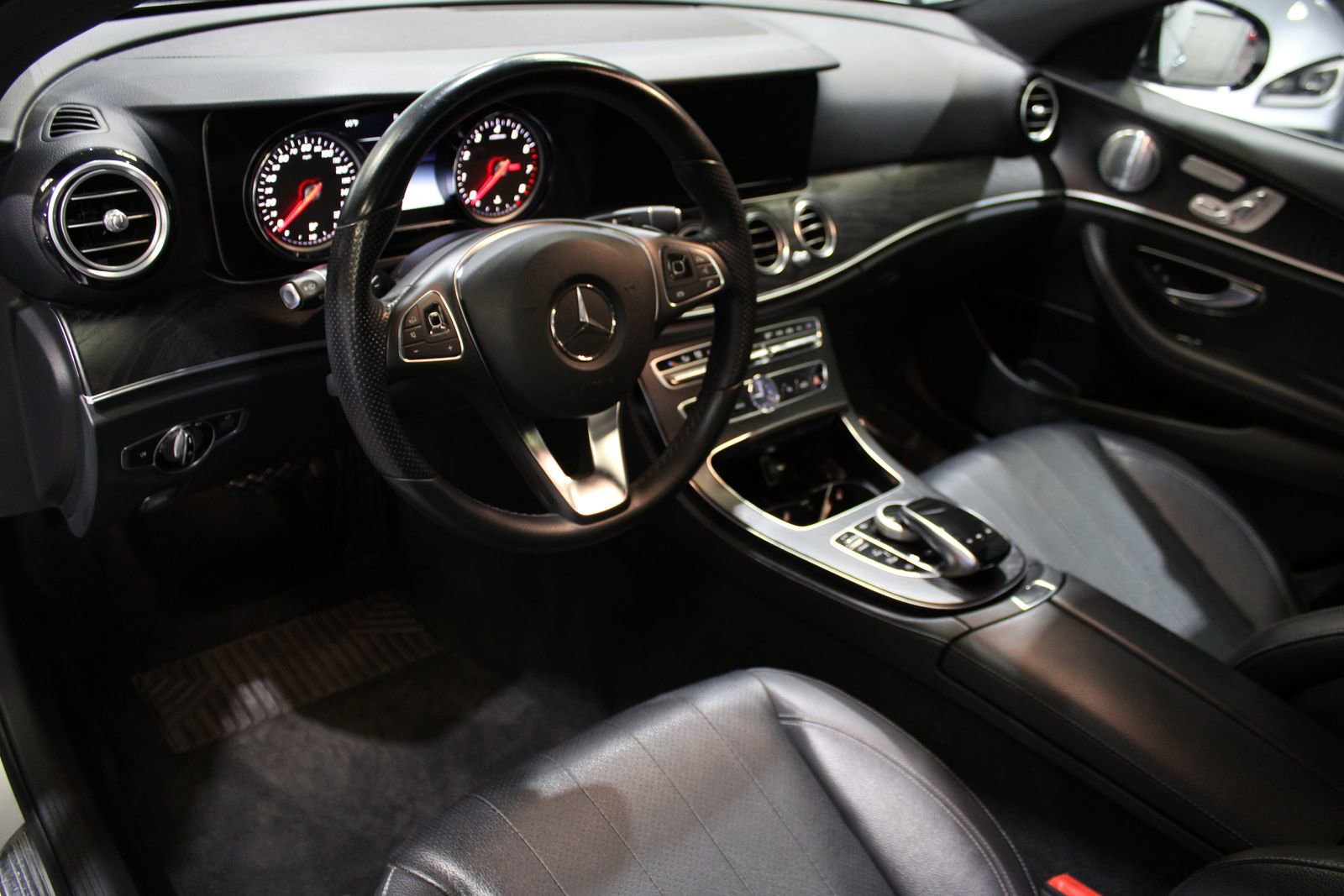 Used 2018 Mercedes-Benz E 300 image 27