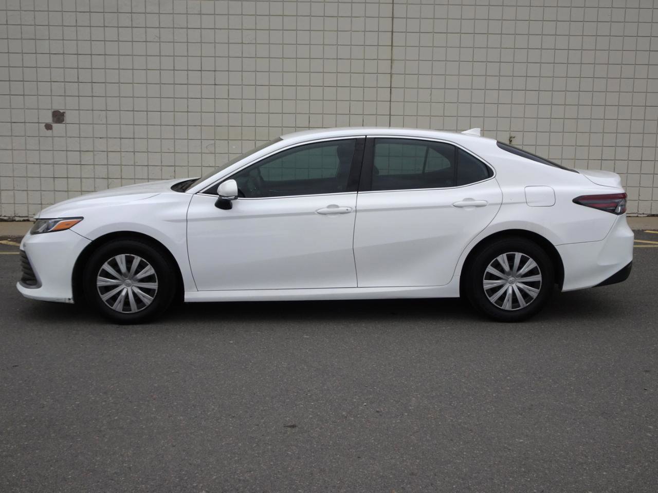 Used 2022 Toyota Camry LE w/ Cold Weather Package image 4