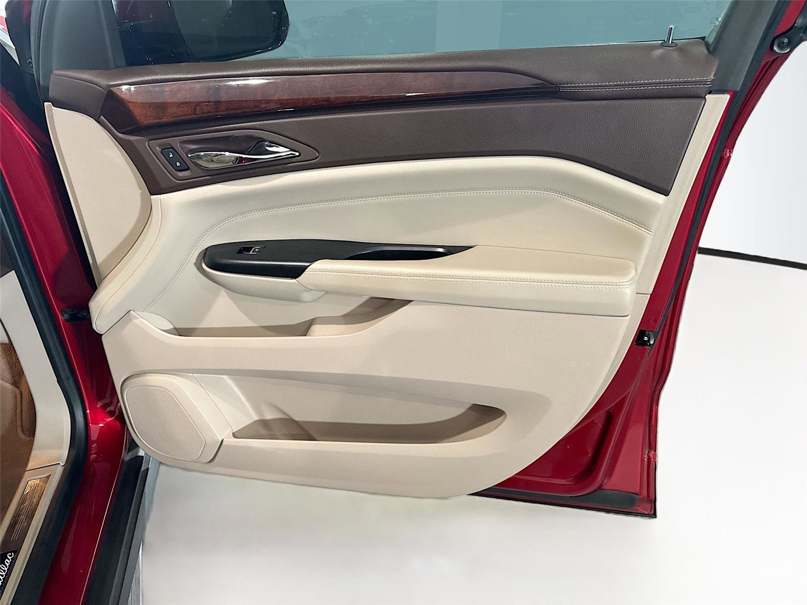 Used 2014 Cadillac SRX Luxury w/ Driver Awareness Package FWD image 14