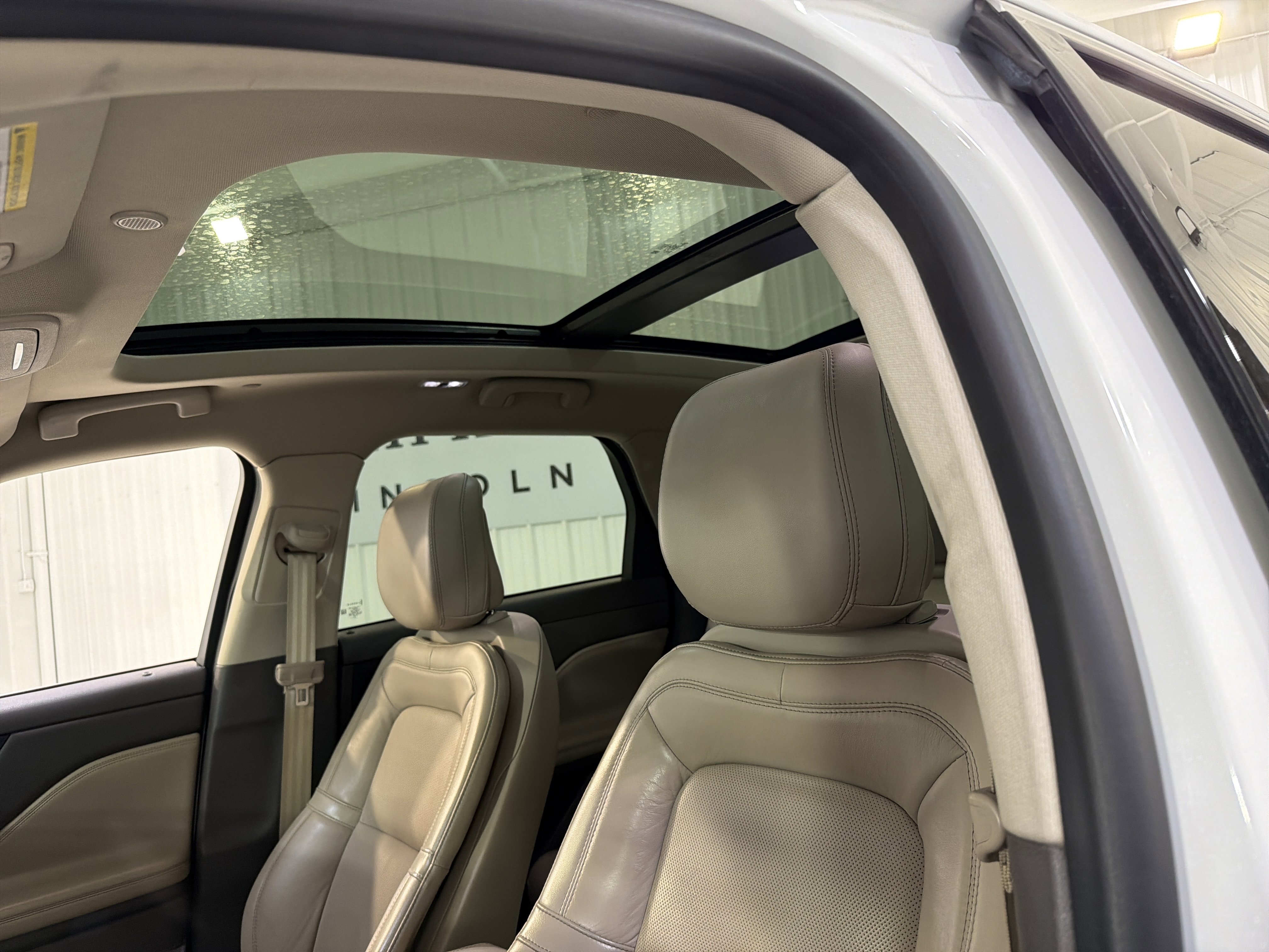 Used 2020 Lincoln Corsair Reserve AWD/4WD image 9
