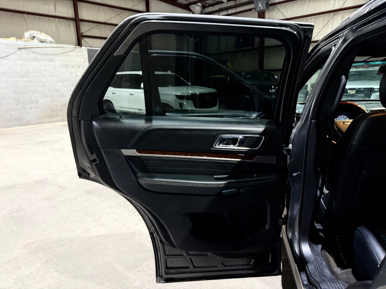 Used 2016 Ford Explorer Platinum AWD/4WD image 15