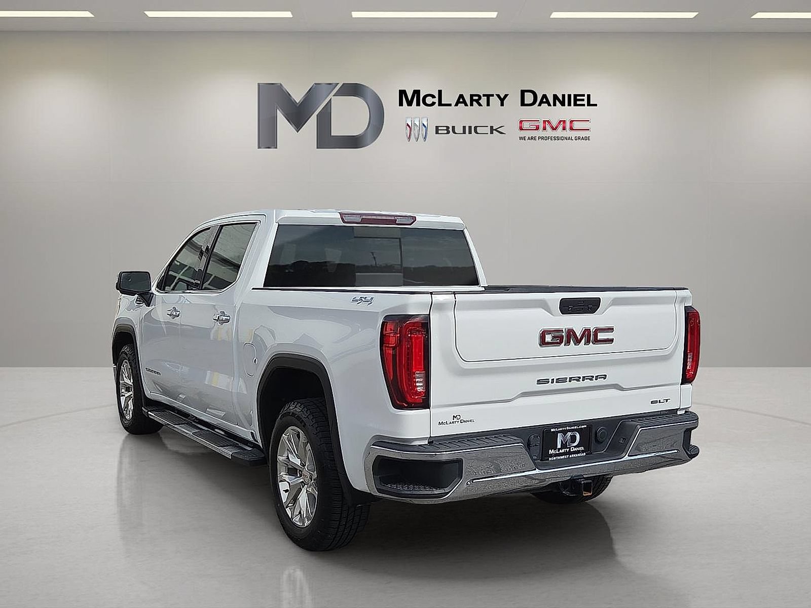 Used 2019 GMC Sierra 1500 SLT w/ SLT Premium Package AWD/4WD image 13