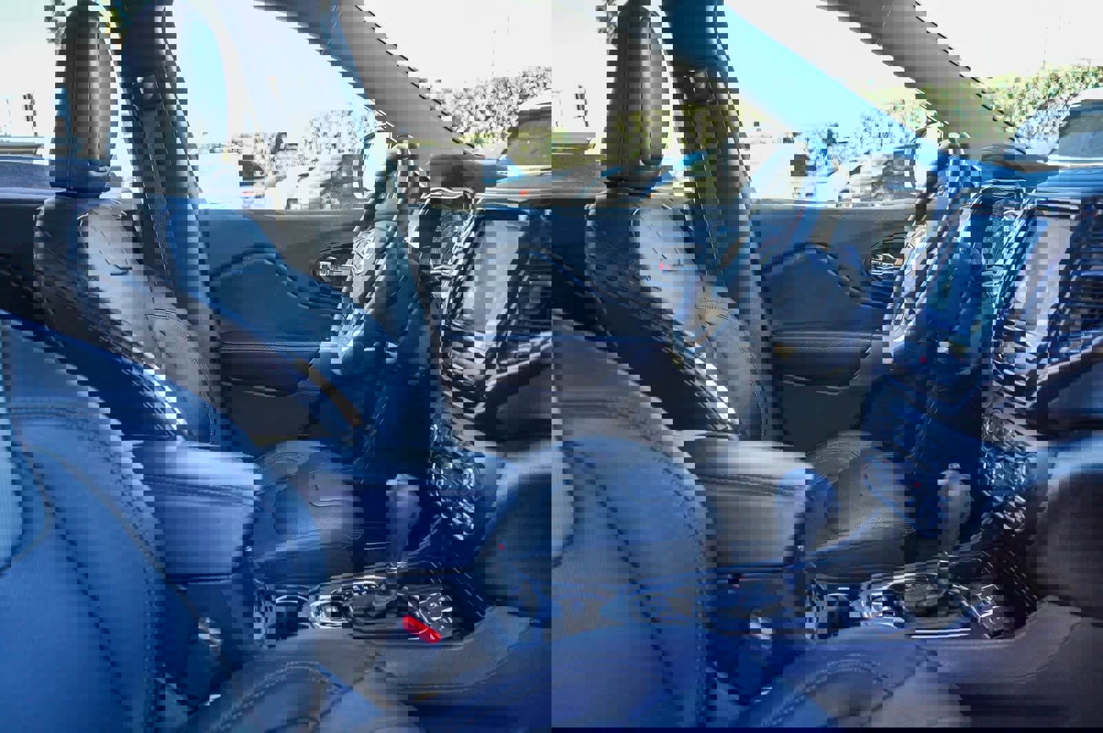 Used 2019 Jeep Cherokee Limited image 15