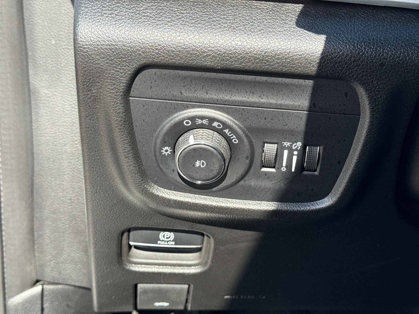 Used 2024 Jeep Grand Cherokee L Limited w/ Luxury Tech Group II image 37