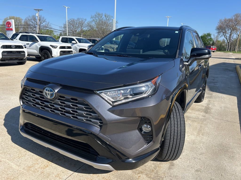 Used 2020 Toyota RAV4 XSE w/ XSE Grade Weather Package AWD/4WD image 2