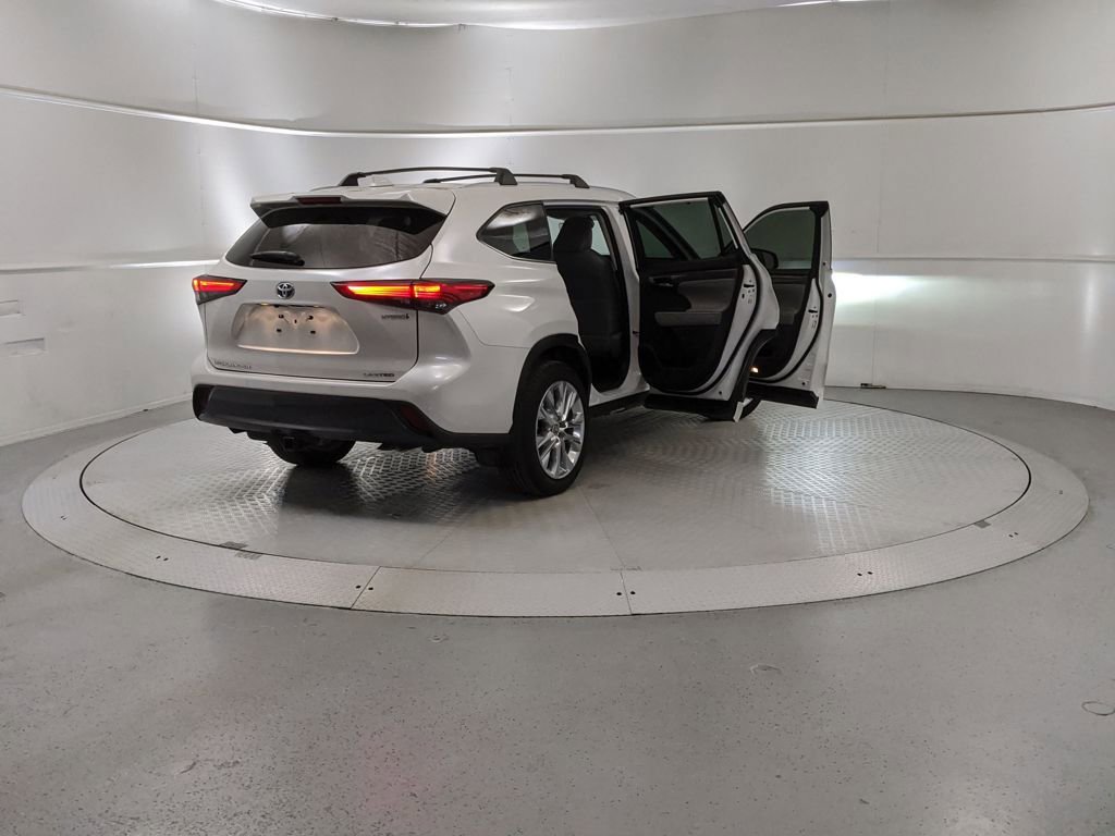 Used 2023 Toyota Highlander Limited image 9