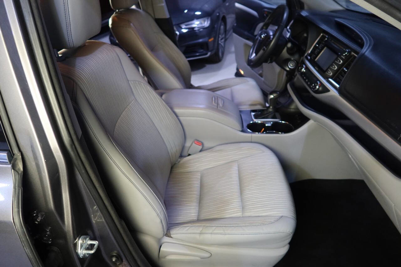 Used 2014 Toyota Highlander Plus AWD/4WD image 13