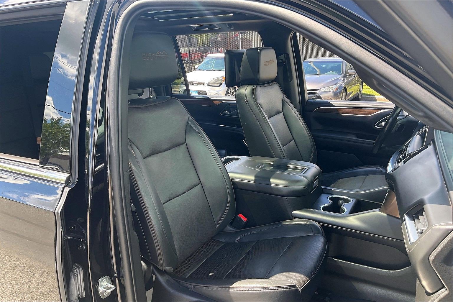 Used 2021 Chevrolet Suburban High Country w/ Premium Package AWD/4WD image 9