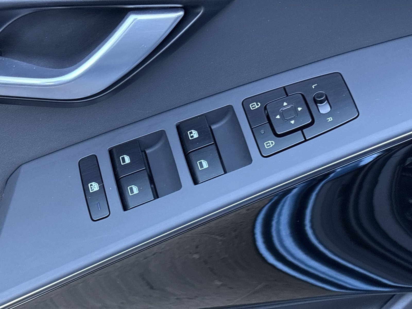 Used 2025 Kia Niro EX FWD image 19