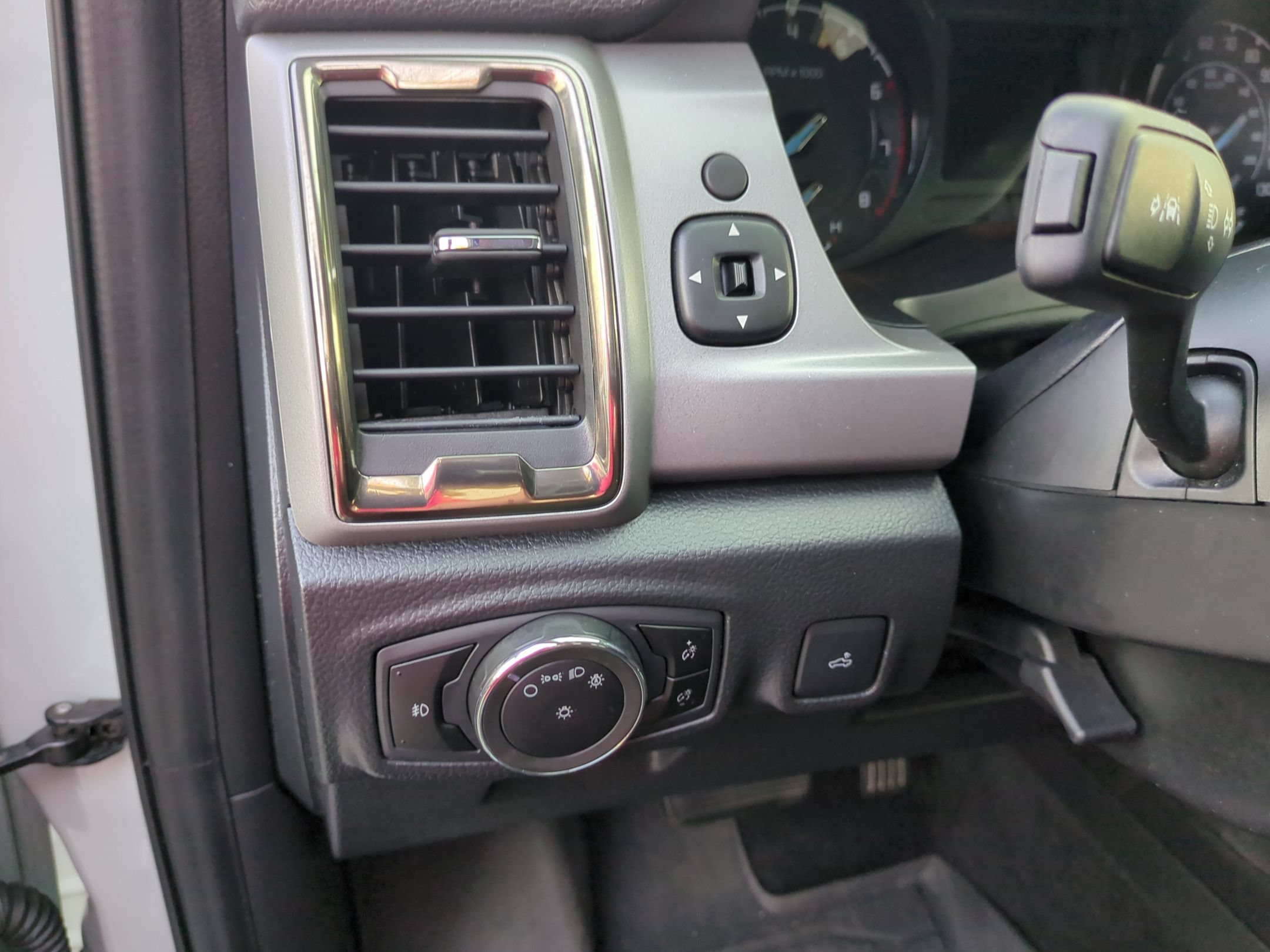 Used 2023 Ford Ranger XLT w/ Equipment Group 301A Mid AWD/4WD image 17