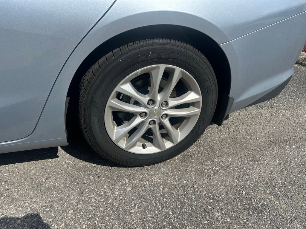 Used 2017 Chevrolet Malibu LT w/ Driver Confidence Package image 8