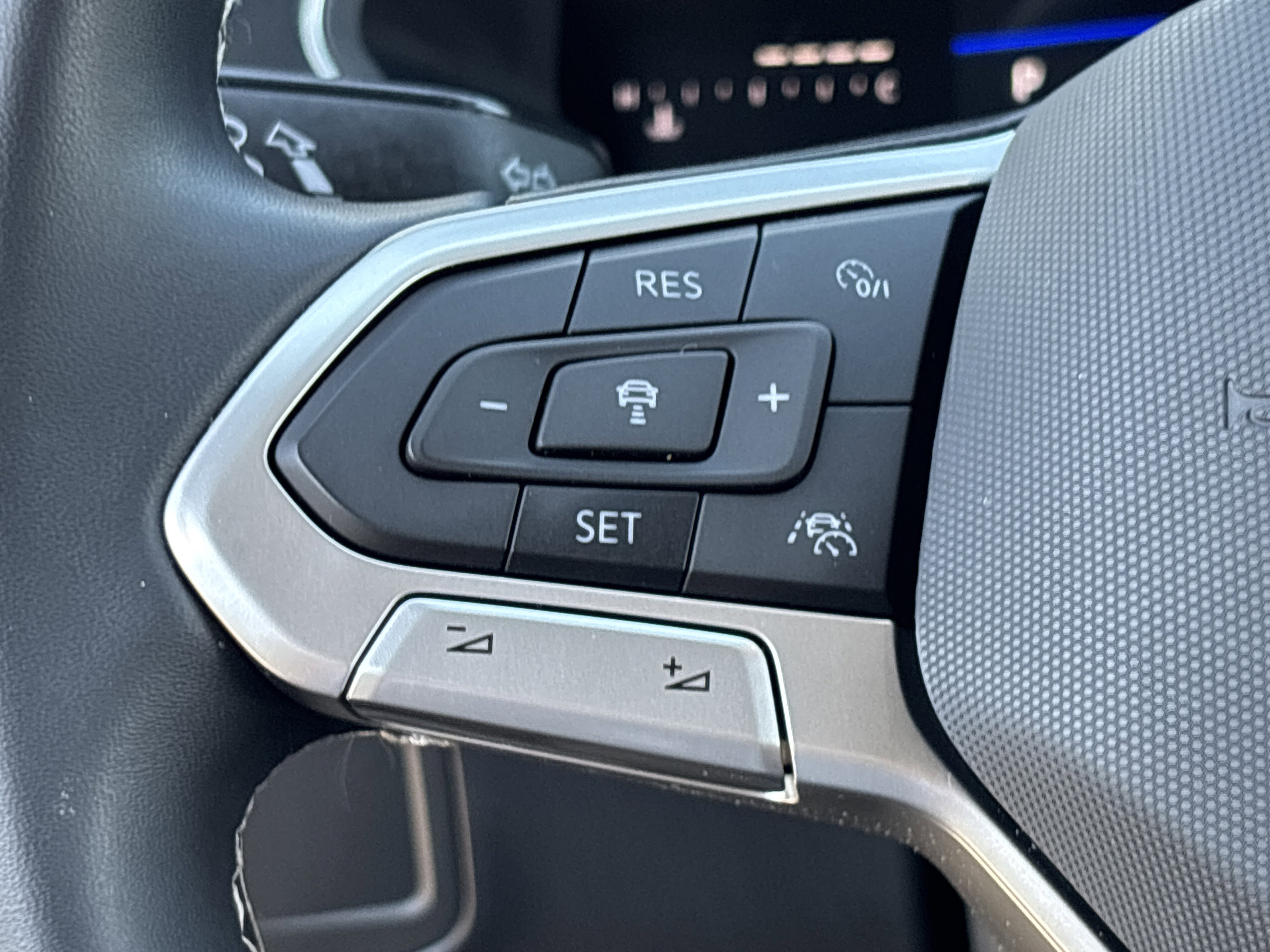 Certified 2023 Volkswagen Tiguan SE FWD image 26