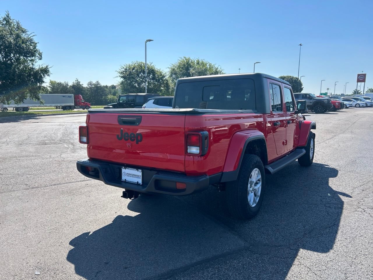 Used 2023 Jeep Gladiator Sport AWD/4WD image 3