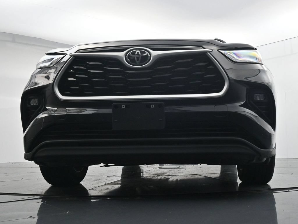 Used 2023 Toyota Highlander XLE AWD/4WD image 33