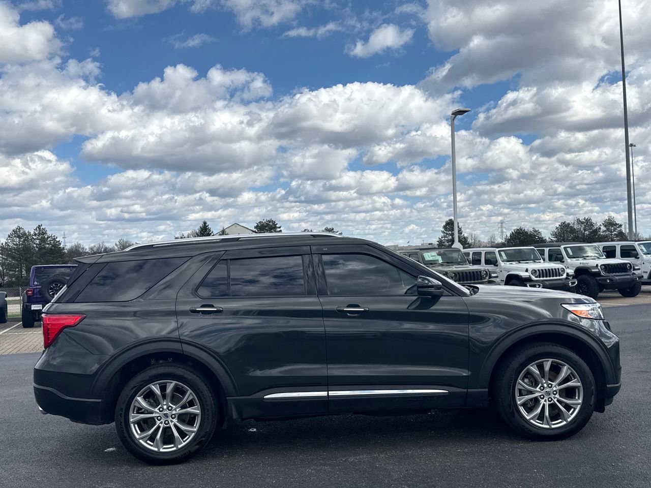 Used 2022 Ford Explorer Limited w/ Equipment Group 301A image 2